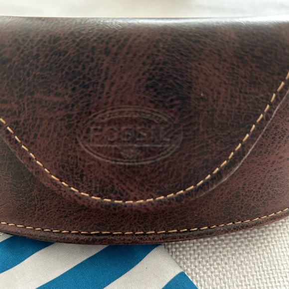 Fossil Eyeglasses Case w Magnetic Closure Brown & Soft cloth-bag - Picture 2 of 8